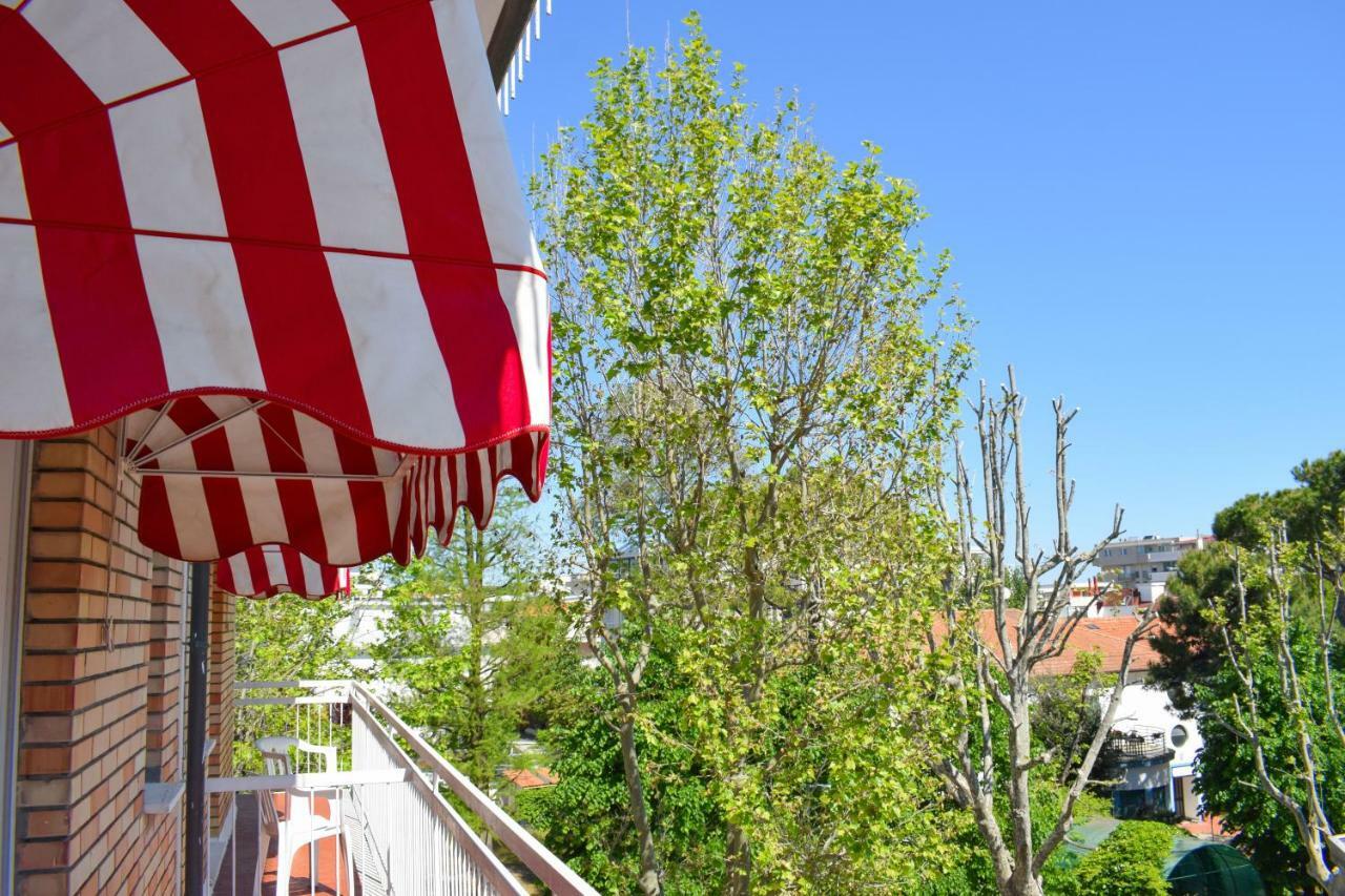 Hotel Ville De Paris Riccione Exterior photo