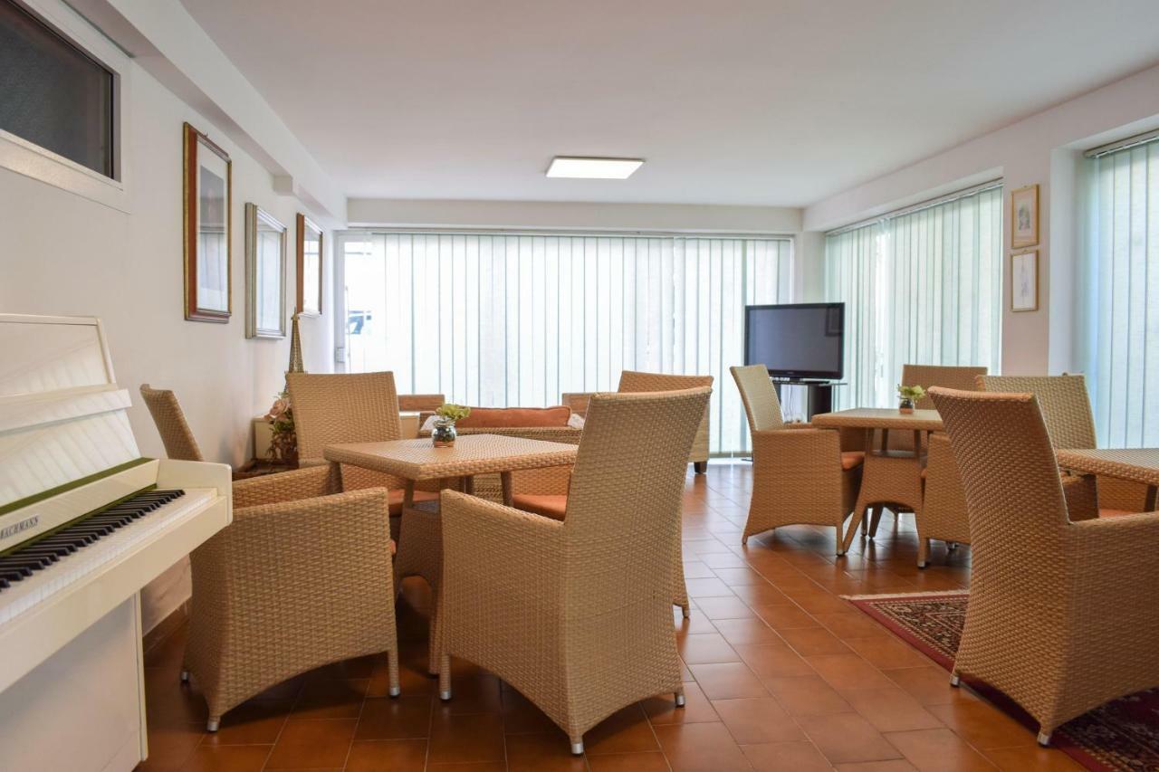 Hotel Ville De Paris Riccione Exterior photo
