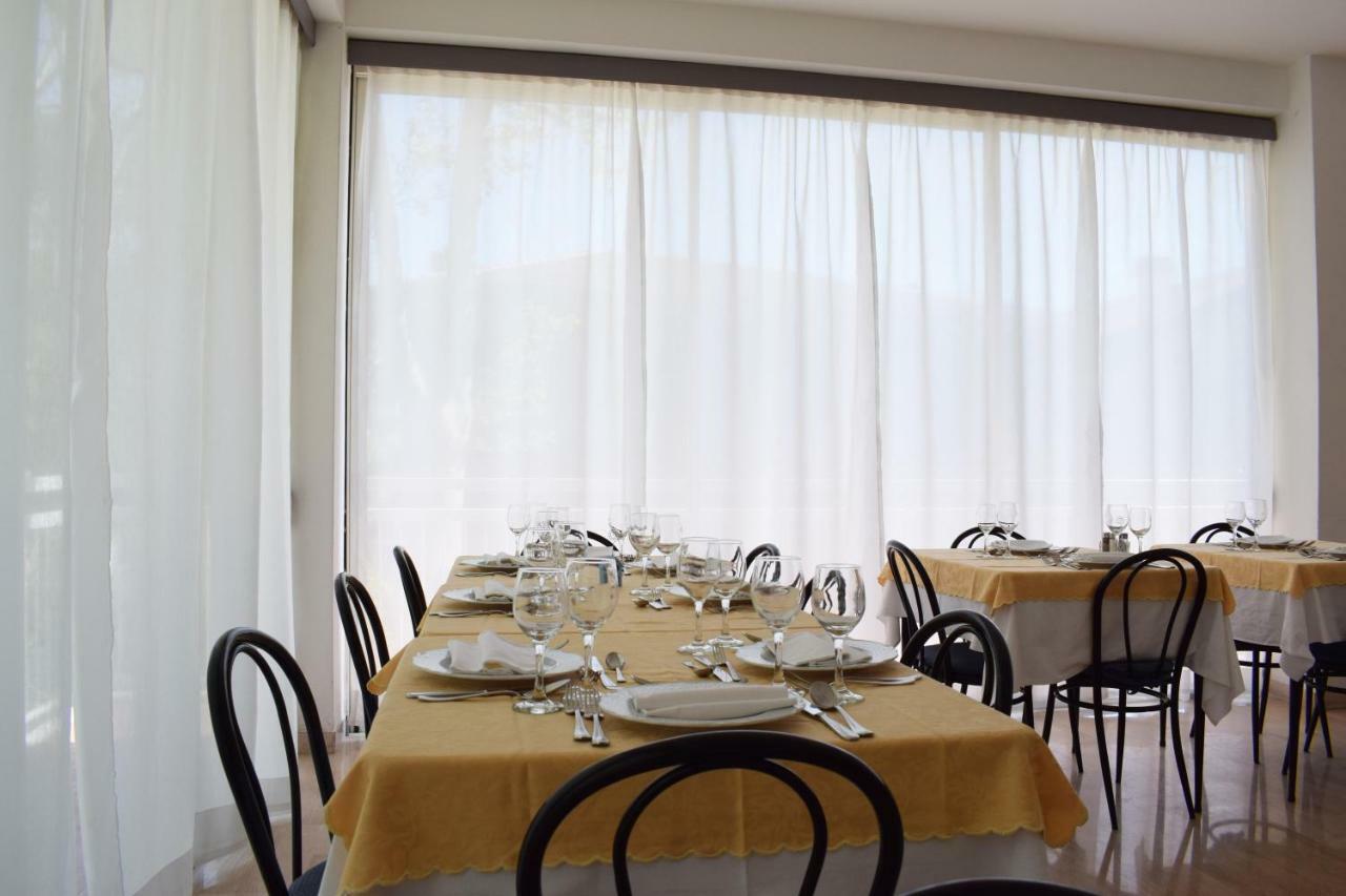 Hotel Ville De Paris Riccione Exterior photo